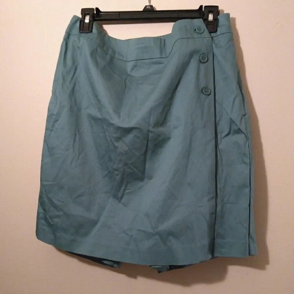 Chadwick's Three Button Skort - Picture 4 of 7